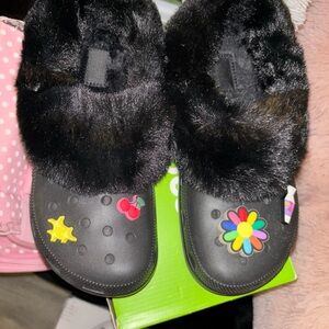 Kids Black Furry Clogs with Colorful Charms